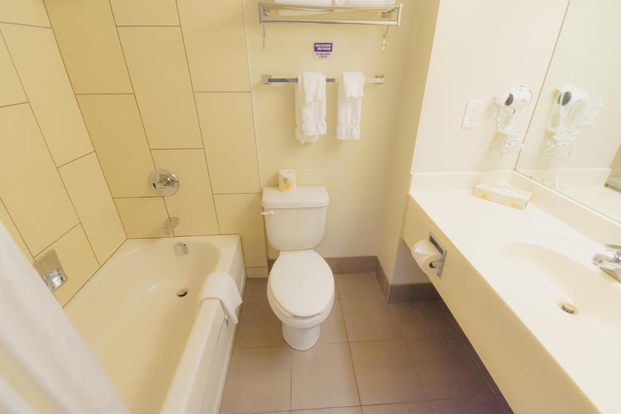 Canad Inns Destination Centre Polo Park Виннипег Экстерьер фото